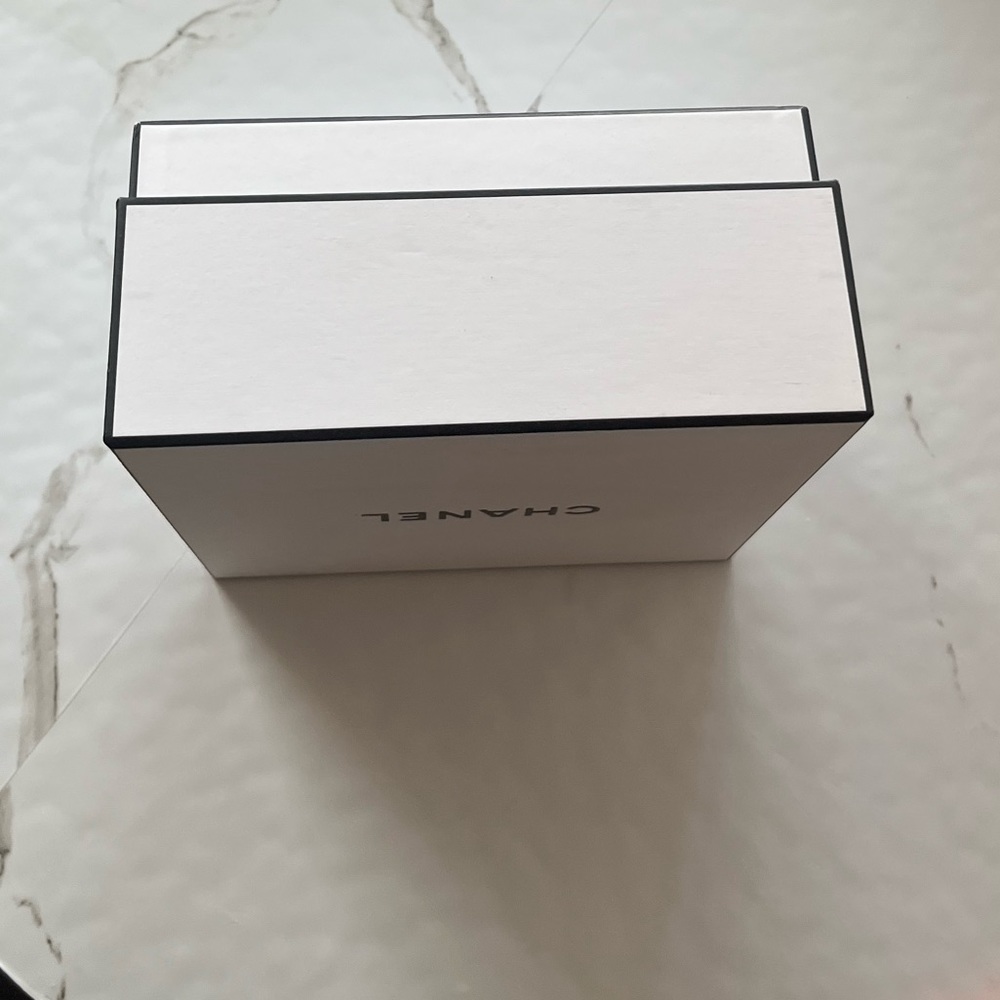 Chanel Gift Box - Picture 5 of 10